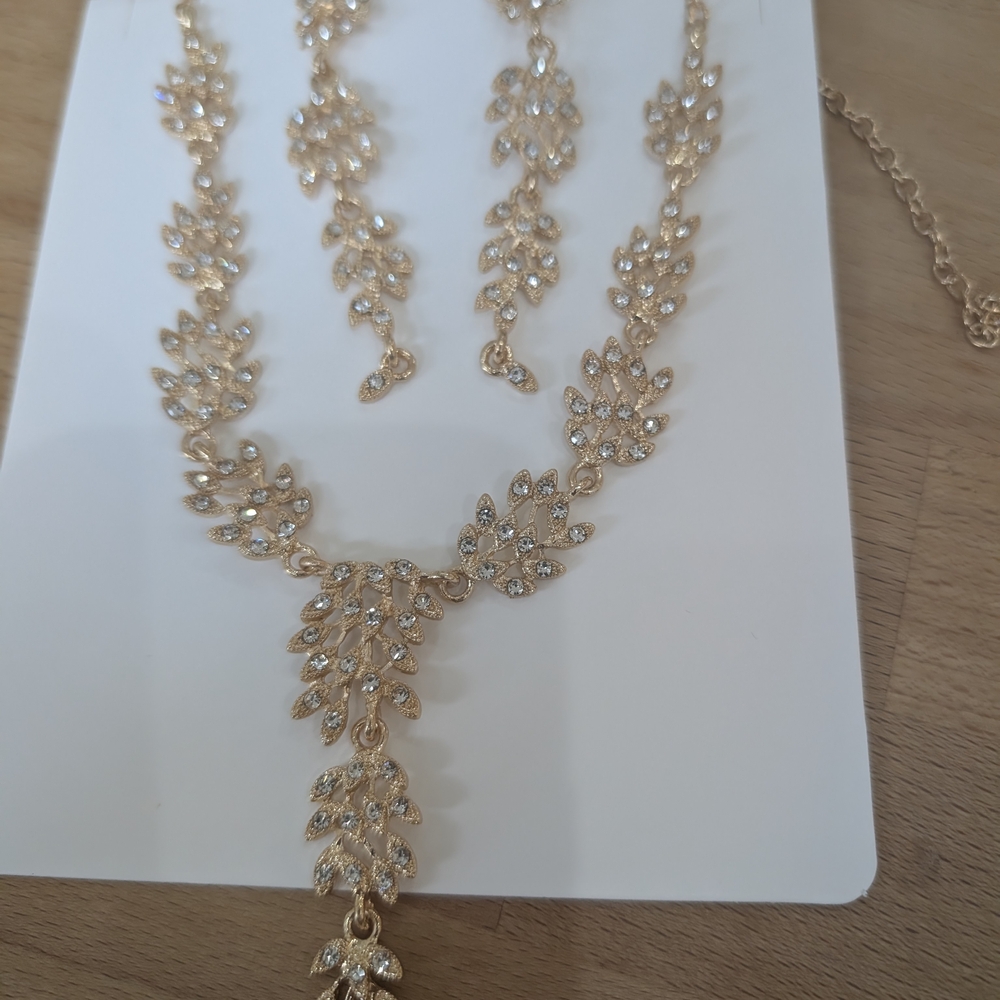 Radiant Gold Leaf Necklace and Earring Set